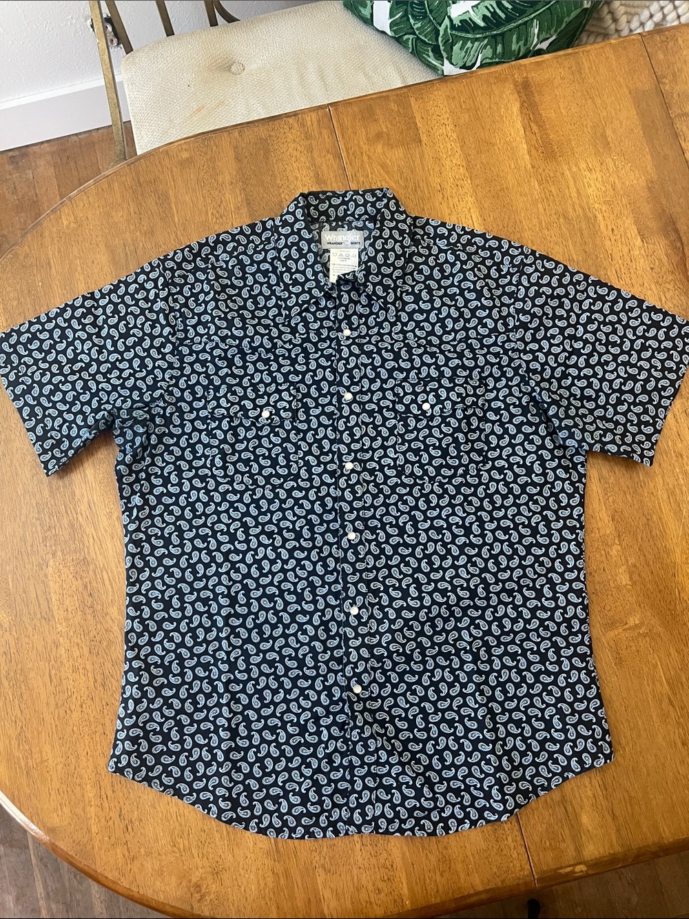 Men’s-Wrangler Navy Short Sleeve Button-Up, Paisley Print. Work Western Retro